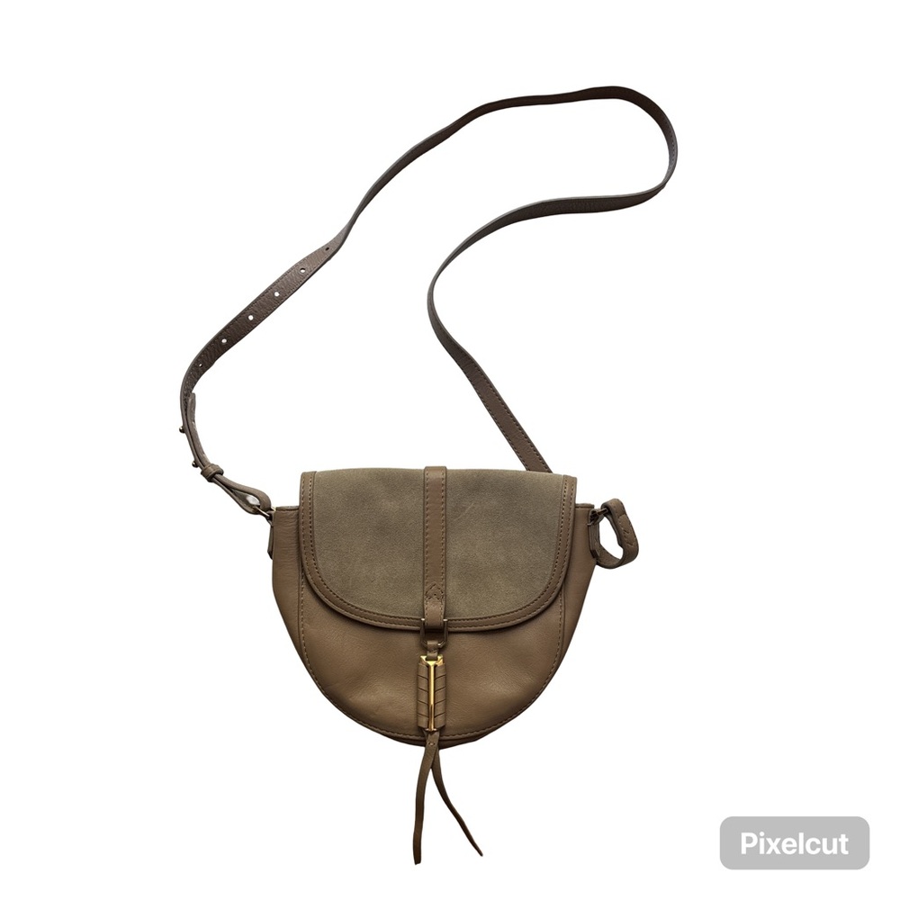 Sophisticated Tan Crossbody Bag with Classic Design